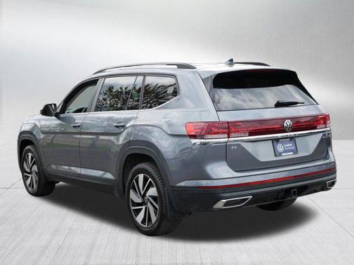 Platinum Gray Metallic 2024 Volkswagen Atlas 2.0T SE w/Technology 4MOTION