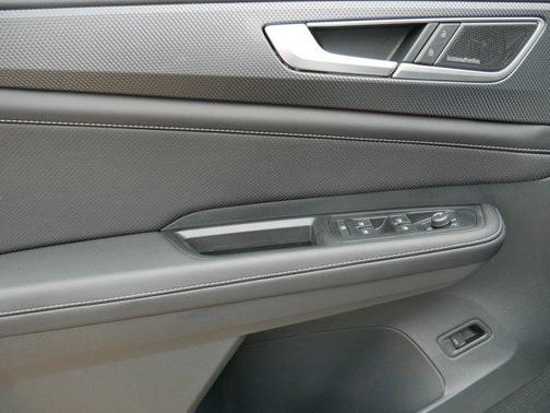 2025 Volkswagen Atlas Cross Sport 2.0T SEL Premium