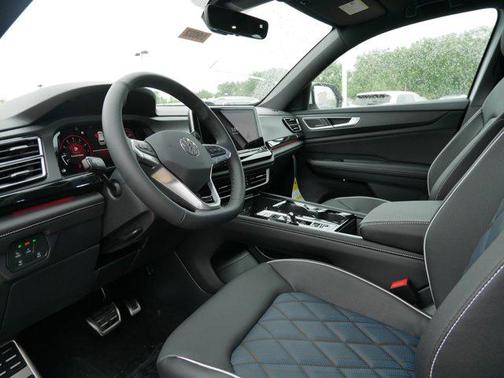 2025 Volkswagen Atlas Cross Sport 2.0T SEL Premium