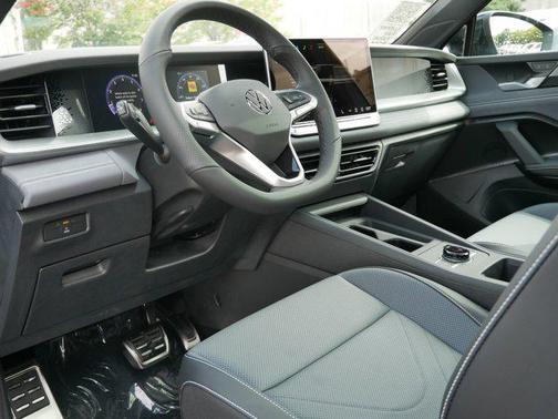 2025 Volkswagen Tiguan 2.0T SE R-Line Black 4MOTION