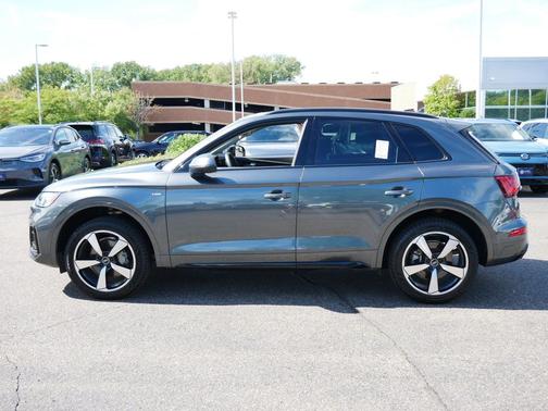 Daytona Gray Pearl Effect 2023 Audi Q5 45 S line Premium Plus