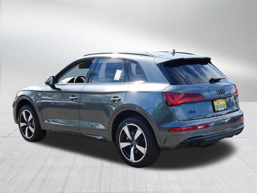 Daytona Gray Pearl Effect 2023 Audi Q5 45 S line Premium Plus