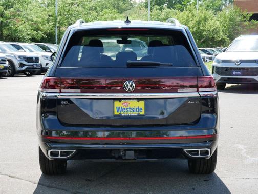 Deep Black Pearl 2024 Volkswagen Atlas 2.0T SEL Premium R-Line 4MOTION