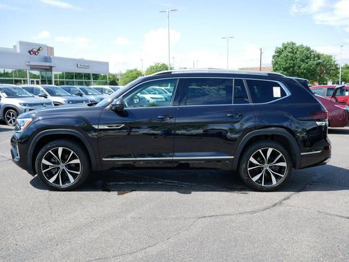 Deep Black Pearl 2024 Volkswagen Atlas 2.0T SEL Premium R-Line 4MOTION