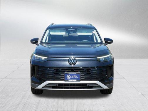 Deep Black Pearl 2025 Volkswagen Tiguan 2.0T SE 4MOTION