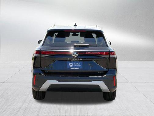 Deep Black Pearl 2025 Volkswagen Tiguan 2.0T SE 4MOTION