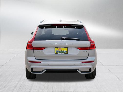 Silver Dawn Metallic 2025 Volvo XC60 B5 Plus