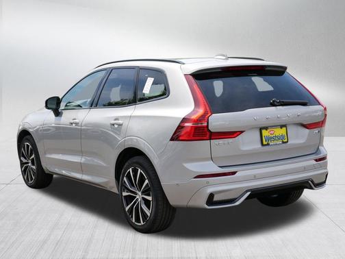 Silver Dawn Metallic 2025 Volvo XC60 B5 Plus