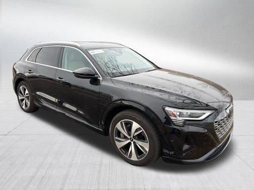 2024 Audi Q8 e-tron Premium Plus