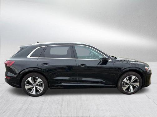 2024 Audi Q8 e-tron Premium Plus