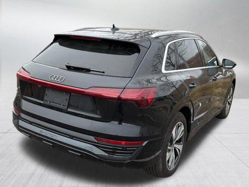 2024 Audi Q8 e-tron Premium Plus