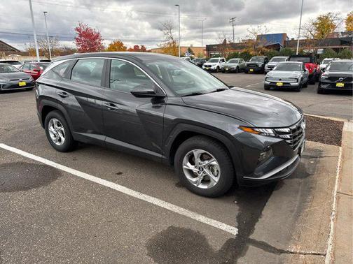 2022 Hyundai TUCSON SE