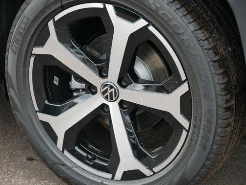 2025 Volkswagen Tiguan 2.0T SE 4MOTION