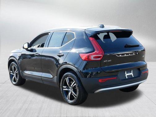 2025 Volvo XC40 B5 Core Bright Theme