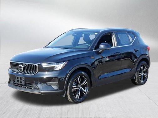 2025 Volvo XC40 B5 Core Bright Theme