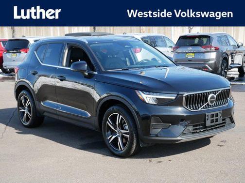 2025 Volvo XC40 B5 Core Bright Theme