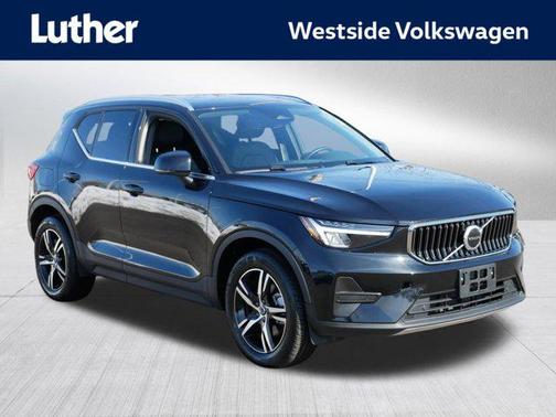 2025 Volvo XC40 B5 Core Bright Theme
