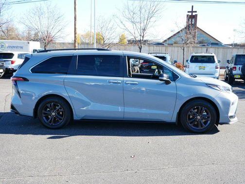 2024 Toyota Sienna XSE 7 Passenger