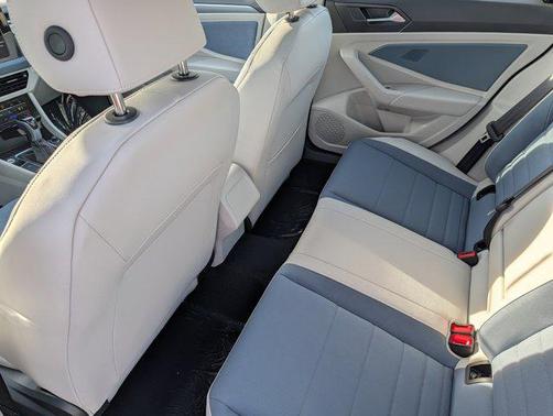 Deep Black Pearl 2026 Volkswagen Jetta 1.4T SE