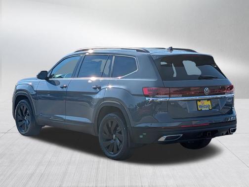 Pure Gray 2026 Volkswagen Atlas 2.0T SE w/Technology 4MOTION