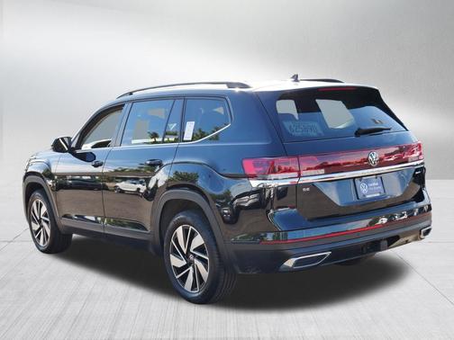 Deep Black Pearl 2024 Volkswagen Atlas 2.0T SE w/Technology 4MOTION