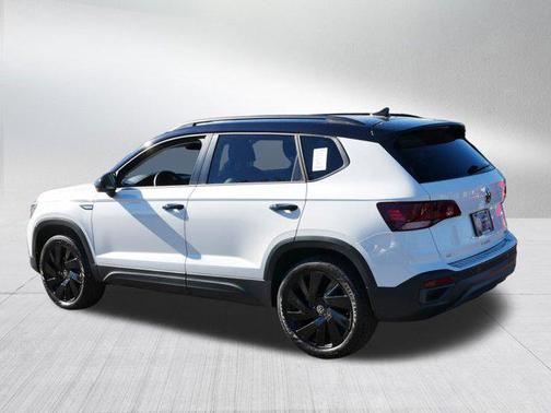 2024 Volkswagen Taos 1.5T SE Black