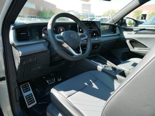 2025 Volkswagen Tiguan 2.0T SE R-Line Black 4MOTION