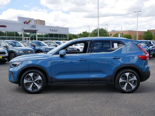 Fjord Blue Metallic 2025 Volvo XC40 B5 Plus Bright Theme