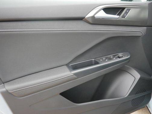 2025 Volkswagen Taos 1.5T SE Black