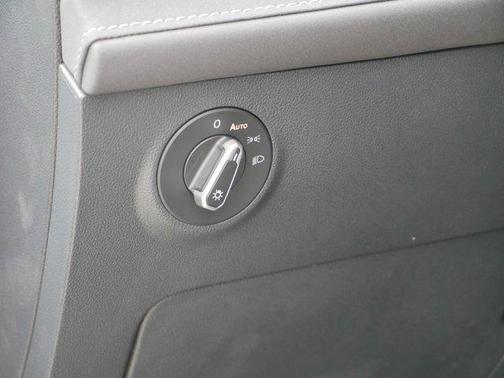 2025 Volkswagen Taos 1.5T SE Black