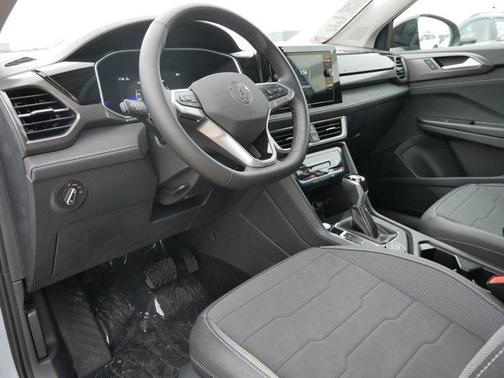 2025 Volkswagen Taos 1.5T SE Black