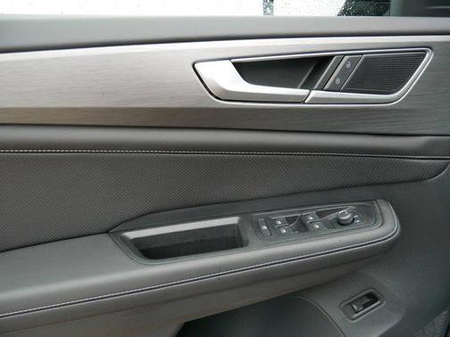 2025 Volkswagen Atlas Cross Sport 2.0T SE w/Technology 4MOTION