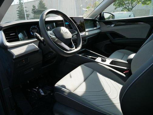 2025 Volkswagen Tiguan 2.0T SE 4MOTION
