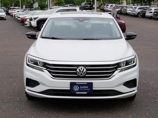 Pure White 2022 Volkswagen Passat 2.0T Limited Edition