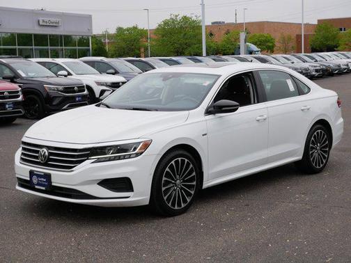 Pure White 2022 Volkswagen Passat 2.0T Limited Edition
