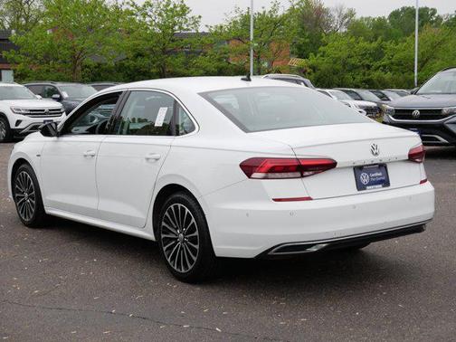 Pure White 2022 Volkswagen Passat 2.0T Limited Edition