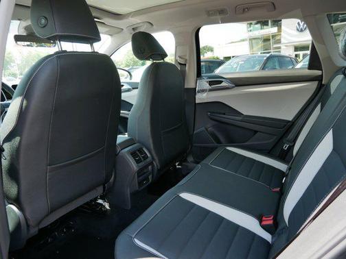 2025 Volkswagen Taos 1.5T SEL