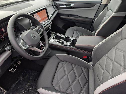 Deep Black Pearl 2026 Volkswagen Atlas Peak Edition