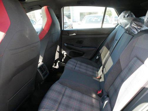 2024 Volkswagen Golf GTI 2.0T SE DSG