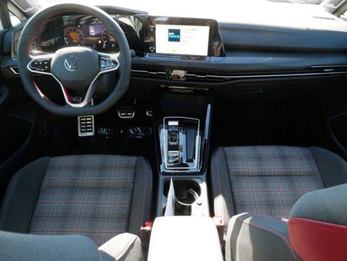 2024 Volkswagen Golf GTI 2.0T SE DSG