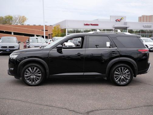 Super Black 2024 Nissan Pathfinder SL 4WD