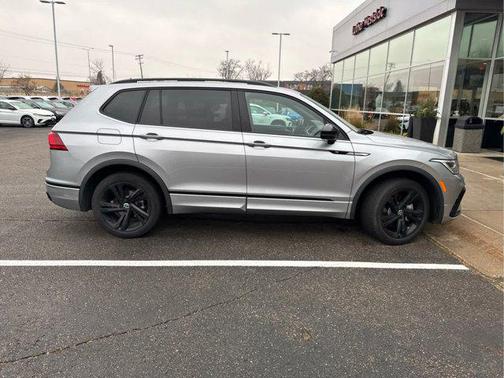 2024 Volkswagen Tiguan 2.0T SE R-Line Black 4MOTION