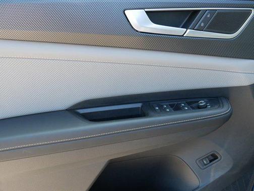 2025 Volkswagen Atlas Cross Sport 2.0T SEL