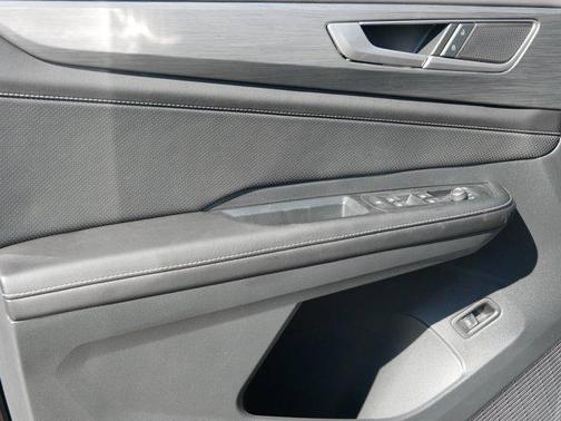 2026 Volkswagen Atlas Cross Sport 2.0T SE w/Technology 4MOTION