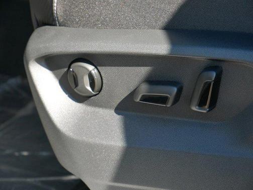 2026 Volkswagen Atlas Cross Sport 2.0T SE w/Technology 4MOTION