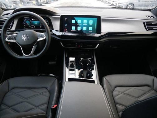 2025 Volkswagen Atlas Cross Sport 2.0T SE w/Technology 4MOTION