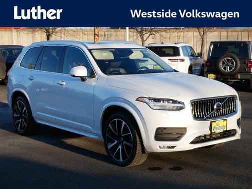 2022 Volvo XC90 T6 Momentum