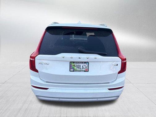 2022 Volvo XC90 T6 Momentum