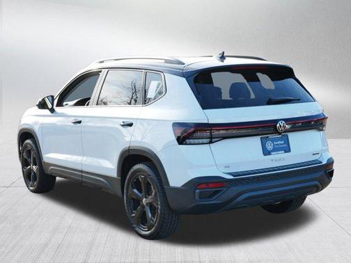 2025 Volkswagen Taos 1.5T SE Black