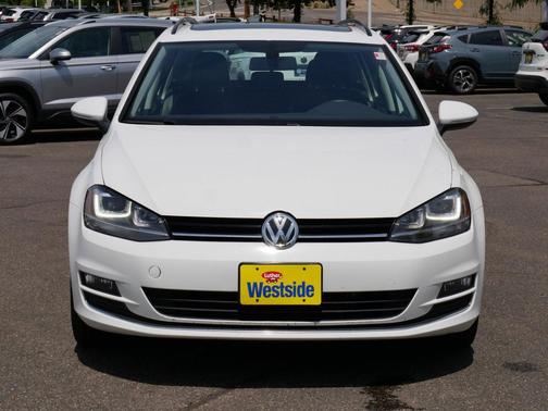 Pure White 2016 Volkswagen Golf SportWagen TSI SE 4-Door